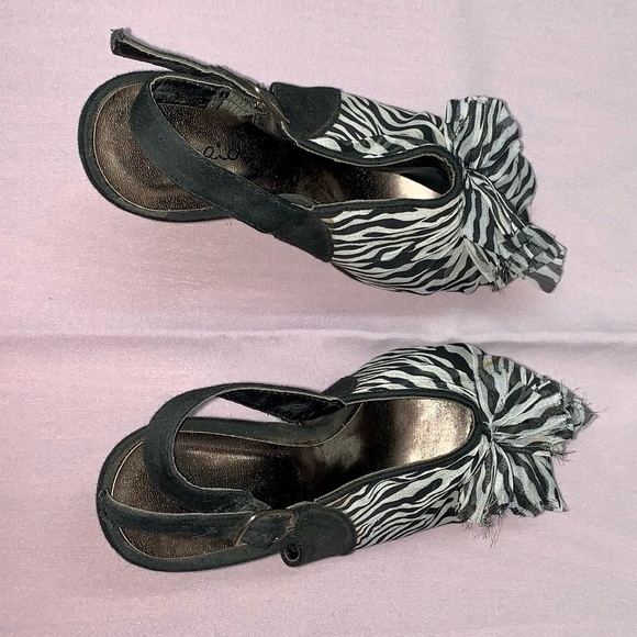 ‼️👠‼️BOGO 50% OFF. Zebra print ruffle high heels! - Picture 11 of 15
